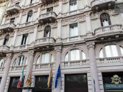 Il vecchio teatro Oriente: prima hotel, poi teatro e ora di nuovo hotel con annessa sala bingo. Sorge in Corso Cavour 34